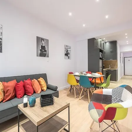 Bright 3Bd Apt In The Historical Center Of Atene Esterno foto